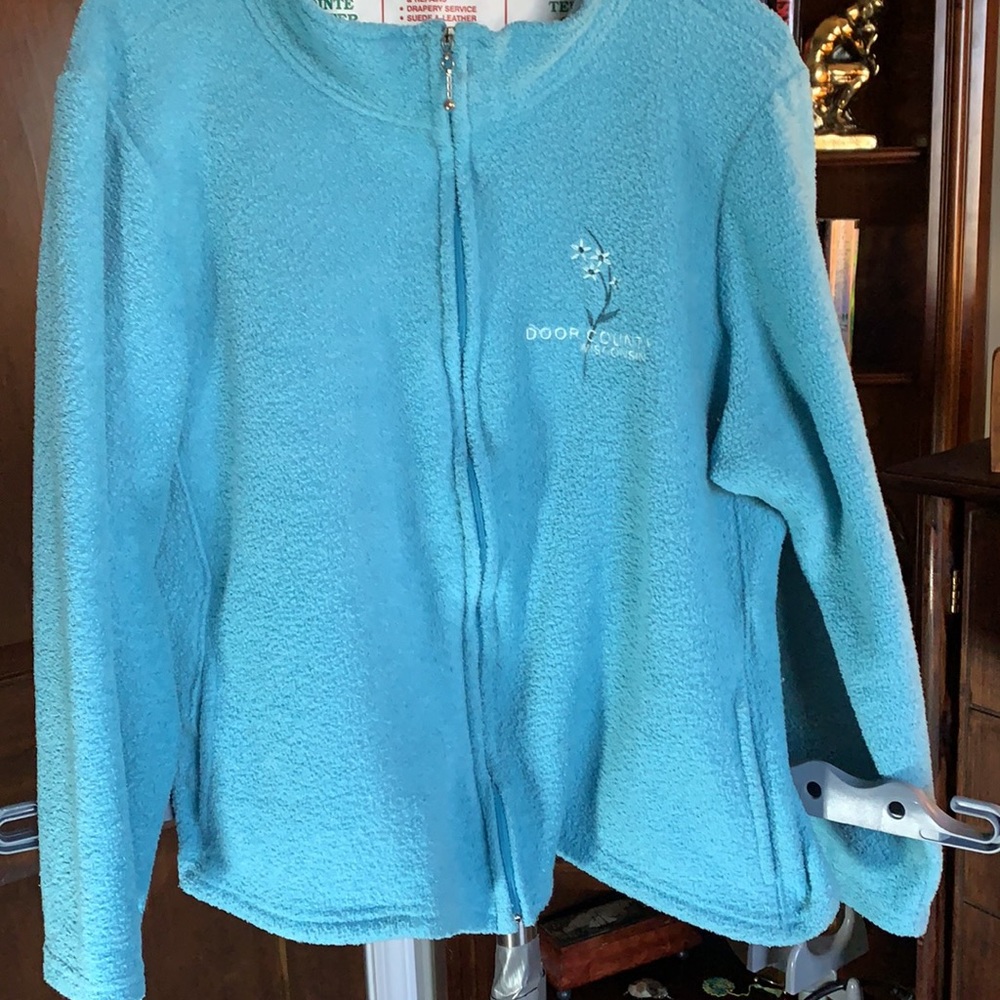 5/$20 Cuddly & Clean Sweatshirt Size Large